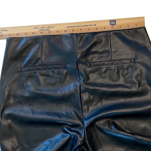 NWT OLD NAVY Extra High-Waisted Faux-Leather Eco-friendly Pants Black Size 16 - Picture 8 of 11